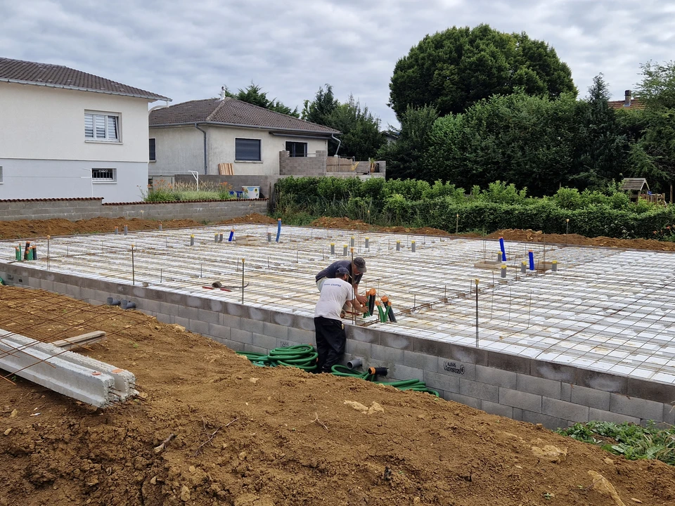 Portrait de l'équipe de construction sur place